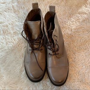 NEW Biza (made in Portugal) taupe lace up boots